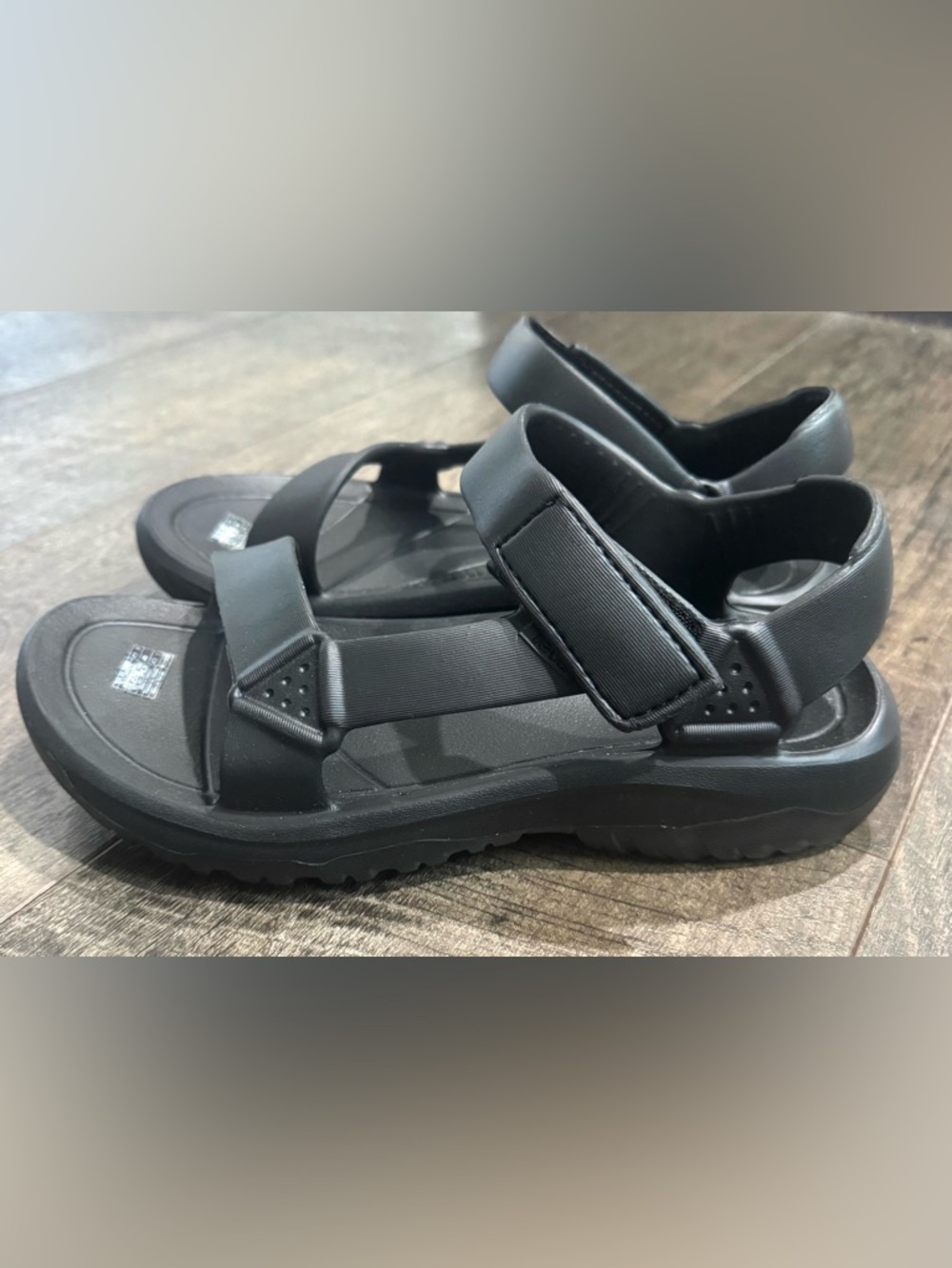 Teva Hurricane Drift Black Sandals W9 / M7 NWOT - Picture 2 of 7